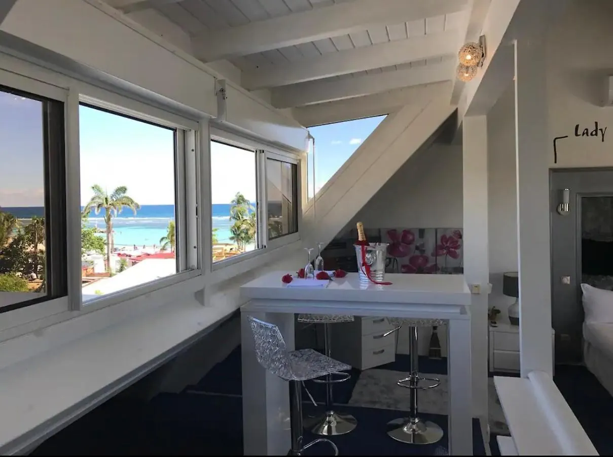 Plage St-Anne Studio Vue Mer Apartment Sainte-Anne